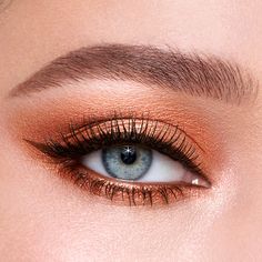 Peach Eyeshadow Blue Eyes, Copper Eyeshadow Looks Blue Eyes, Burnt Orange Eyeshadow, Copper Eyes, Light Smokey Eye, Eyeshadow Inspiration, Charlotte Tilbury Eyeshadow, Copper Eye Makeup, Copper Eyeshadow