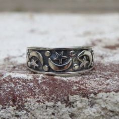 vintage Sterling Silver Moon & Star Band Ring...Marked 925...Total of weights 2.8grams... Size 5 ...Measure of band 6.9MM...It's in very good condition. Silver Vintage Ring, Rabid Dog, Ring Engraving, Vintage Silver Rings, Moon Ring, Silver Moon, Moon Star, Jewelry Inspo, Opal Rings