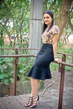 Mini Skirt Fashion, Pin Up Outfits, Summer Work Outfits, Classy Work Outfits, Professional Attire, Curvy Outfits, Cute Skirts, Dress And Heels, Fashion Poses