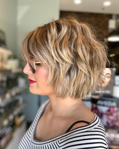 Tan Skin Blonde Hair, Red Bob, Choppy Bob Hairstyles, Shag Hairstyles, Bob Hairstyles For Fine Hair, Penteado Cabelo Curto, Short Blonde