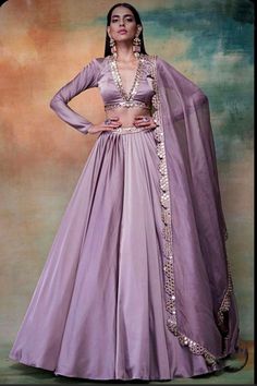 Shaddi Outfit For Women, Designer Choli For Wedding, Wedding Outfit Women Indian, Modern Lehenga Designs Wedding Ideas, Lahnga Design Ideas, Indian Outfits Modern Weddings, Modern Lehenga Designs Style, Lehanga Blouses Modern, Modern Ethnic Outfits