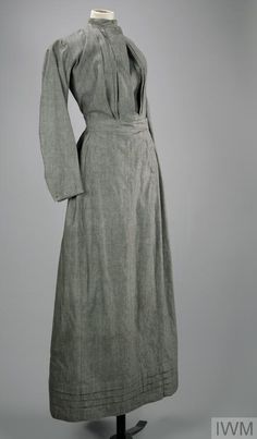 Full-length dress with long sleeves of grey lightweight fabric. Battle Nun, Tracey Davis, Historic Dresses, 1900's Fashion, Staff Nurse, Hello Nurse, Bathing Costumes, 1910s Fashion