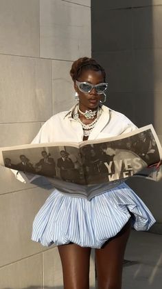 Instagram Work Wear Street Style, Refined Style Fashion, Black Fashion Influencers, French Fashion Black Women, Fun Pants Women, Retro Chic Outfits, Nyfw Outfit Inspiration, Art Museum Outfit Black Women, Spanish Fashion Aesthetic