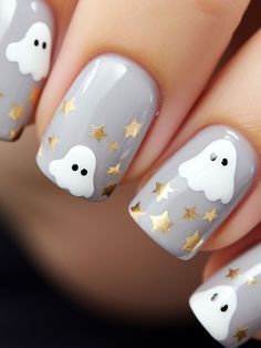 Ghosts Nail Designs, Cute Halloween Gel Nails, Purple Ghost Nails, Gray Halloween Nails, Fun Halloween Nail Designs, Halloween Manicure Short Nails, Halloween Toenail Designs, Halloween Nails Simple Short, Funky Halloween Nails