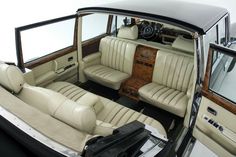 the interior of an old car is clean and ready to be used