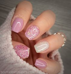 Shellac Nails Sparkle, Ella And Milla Nails, Rose Pink Nails Short, Summer Manicure Colors 2023, Light Colored Dip Nails, Spring Glitter Nails Sparkle, Fun Nail Art Summer, Nail Dipping Powder Designs Summer, Cute Dipped Nails