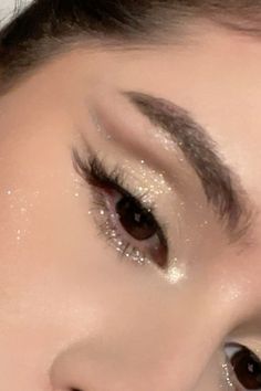 Concert Makeup Kpop, Angelic Eye Makeup, Angelic Makeup Look, Shimmer Aesthetic, Quinceanera Makeup, Concert Makeup, Fluffy Lashes, Shimmer Eye Makeup, Vampire Bride