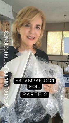 a woman is holding some plastic bags in her hands and smiling at the camera, with text that reads estampar con pol parte 2