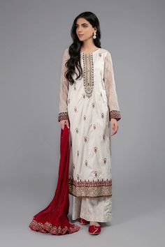 Designer Girls Eid Dress in Off White Color emblazoned with beautiful print and embroidered patch. Latest Designer Eid Dress available online in USA. Pakistani Dresses White, Girls Eid Dress, Eid Dress, White Dress Outfit, Eid Outfit, Eid Outfits, Eid Dresses, Pretty Shirts, Dresses Designer