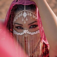 Belly Dance Face Veil, Arabian Eye Makeup, Desert Photoshoot Ideas, Arm Training, Cd Diy, Drag Queen Outfits, Arabic Makeup, Veiled Woman