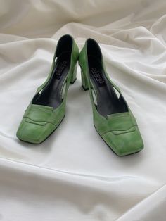 The shoes are real leather . The shoes have  never been used. Has Great  condition.. Formal Green Closed Toe Leather Shoes, Green Almond Toe Heels For Formal Occasions, Green Closed Toe Court Shoes For Spring, Spring Green Closed Toe Court Shoes, Green Heels With Leather Sole And Round Toe, Green Almond Toe Heels For Spring, Vintage Pointed Toe Court Shoes For Spring, Green Leather Shoes With Almond Toe And Leather Sole, Green Closed Toe Court Shoes For Formal Occasions