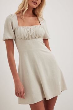 This mini dress is non-stretchy and features a linen blend. It has a square neckline and a ruched detail on the chest. This mini dress features puff sleeves with elasticized seams, a flowy fit, a self-tie band, a smocked, squared back and a hidden zipper on the side. Tie Up Dress, Kate Dress, Sleeves Dress, Future Fashion, Fashion Design Clothes, Waterproof Jacket, Mini Dress With Sleeves, Na Kd, Tie Backs