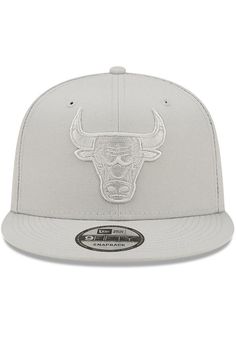 Wear your Bulls style with pride in this Chicago Bulls New Era Silver Tonal Pack 9FIFTY Snapback Hat! This Chicago Snapback Hat features a front embroidered team logo on a structured polyester crown with flat visor and snap closure. Go Bulls! Front embroidered logo, Fashion alternate colorway, Side New Era Flag, Back plastic snapback, Adjustable closure, Polyester material, Polyester, Wipe clean with cloth or cleaning kit, 4 Casual Flat Brim Trucker Hat For Fan Gear, Embroidered Logo Snapback Hat With Flat Bill, Gray Casual Snapback Hat With Flat Brim, Casual Snapback Hat With Embroidered Logo And Flat Brim, White Snapback Hat For Streetwear With Flat Crown, Casual Fitted Hat With Flat Crown For Fans, White Casual Fitted Hat With Flat Crown, Casual White Fitted Hat With Flat Crown, White Flat Crown Baseball Cap For Streetwear