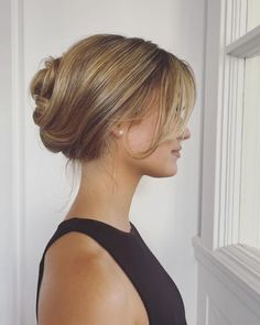 hannah dalton Undone Hair, French Braid Hairstyles, Easy Hair Updos, Wedding Guest Hairstyles, Low Bun, Hair Stylies, Chic Hairstyles, Sleek Hairstyles, Spring Hairstyles