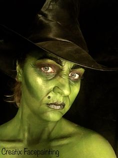 Green witch by Creatix Facepainting Green Witch Halloween Makeup, Witch Makeup Green, Green Witch Makeup, Creative Halloween Makeup Looks, Green Contour, Witch Ideas, Creative Halloween Makeup, Painting Halloween