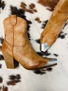 Discover the Dakota Booties, crafted from luxurious tan faux leather and boasting a steel plate across the toe for superior protection. A side zipper closure adds convenience and a rugged-chic style to these heeled boots and provides a secure yet comfortable fit. Step out in style with the Dakota Booties for a look that's sophisticated, tasteful, and undeniably exclusive. 3" block heel Brown Pointed Toe Moto Boots For Western-themed Events, Fall Western-themed Moto Boots With Stacked Heel, Leather Mid-calf Boots With Stacked Heel For Western Events, Western-themed Snip Toe Boots With Stacked Heel, Western Brown Booties With Stacked Heel, Block Heels, Heeled Boots, Chic Style, Comfort Fit