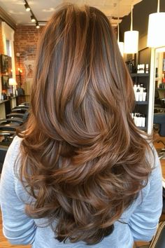 Old Money Haircut Brunette, Caramel Latte Brunette, Layers In Thick Hair, Caramel And Red Highlights On Dark Hair, Natural Auburn Hair With Highlights, Hair Color For Winter Skin Tone, 90s Brown Hair, Honey Brown Hair Highlights, Dark Auburn Hair With Blonde Highlights