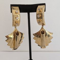 Cool and Edgy Futuristic Style Vintage Drop Earrings. Unique design, they are brutalist and large yet light on the ear.  Goldtone two individual metal parts, connected with a link.  Four Clear Color Crystals on the top side, a   goldtone tune on the lower part. Have some sign of patina on the back. All jewellery may have light scratches due to age. Thank you for looking and if you have any questions please don't hesitate to ask :) Art Deco Metal Earrings For Evening, Gold Modernist Earrings, Retro Metal Earrings For Evening, Vintage Drop Earrings, Futuristic Style, Earrings Art, Art Deco Earrings, Earrings Unique, Art Deco Style