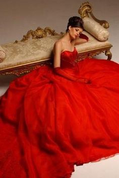 Woman In Red Dress, Red Ball Gown, Woman In Red, Fashion Vogue, Pnina Tornai, Simply Red, Clothes Outfit, Red Gowns, Jewelry Style