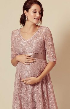 From the pretty sweetheart neckline to the beautiful premium corded lace, our dusky pink maternity dress is a vintage delight, with a full swishy knee-length skirt in a romantic floral lace design lined with premium soft jersey. Sequin Maternity Dress, Maternity Evening Gowns, Rose Tiffany, Maternity Wedding Dresses, Elegant Maternity Dresses, Spring Maternity Outfits, Pink Maternity Dress, Cute Maternity Dresses, Maternity Wedding