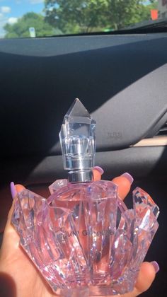 Aesthetic Perfume, Collection Perfume, Ariana Perfume, Perfume Aesthetic, Ariana Grande Perfume, Perfume Organization, Perfume Floral