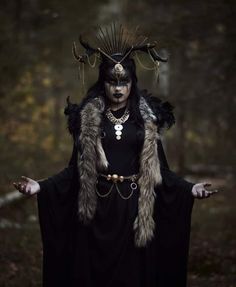 Halloween Photoshoot Ideas, Creative Shoots, Scary Halloween Decorations Outdoor, Dark Creatures, Dream Fantasy