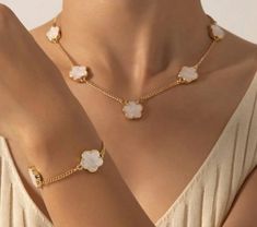 Four leaf clover. Jewellery Set for Women 18K Gold Plated white Pendant Necklace and Bracelet Jewellery Set (white) White Flower-shaped Clavicle Chain Jewelry, White Flower-shaped Gold Plated Jewelry, Scissor Necklace, Rare Eyes, Creative Necklace, Hair Necklace, Clover Jewelry, Four Leaf Clover Necklace, Clover Necklace