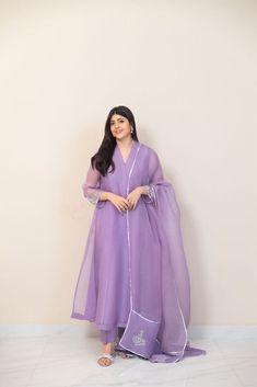 Two Piece Outfits For Weddings, Lilac Anarkali Dress, Organza Duppata Suit, Lilac Suit Women Outfit, Organza Silk Suit, Pure Silk Dress Design, Three Piece Suit Women's Indian, How To Style Organza Dupatta, Pure Organza Suits