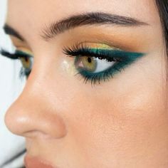 Fall/Winter Makeup Looks❣️ Fall Winter Makeup, Julia Adams, Winter Makeup Looks, Spring Makeup Looks, Maquillage On Fleek, Mekap Mata, 20 Makeup, Make Up Inspiration, Gold Palette