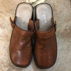 Easy Spirit Leather Clogs Genuine Leather Decorative Buckle Padded Insoles Non Slip Bottoms Super Comfortable! Size 8 Never Worn Excellent Condition Comfortable Clogs With Buckle Closure For Spring, Comfortable Flat Heel Mules With Buckle Closure, Comfortable Spring Clogs With Buckle Closure, Spring Comfortable Clogs With Buckle Closure, Synthetic Mules With Heel Loop And Round Toe, Fall Slip-on Mules With Buckle Closure, Synthetic Closed Toe Clogs With Heel Loop, Fall Buckle Closure Slip-on Mules, Round Toe Mules With Buckle Closure