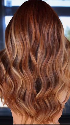 Copper Hair W Blonde Highlights, Rich Auburn Hair Color With Highlights, Ginger Red Highlights In Brown Hair, Copper Balayage Brown Hair, Dark Auburn And Blonde Hair, Natural Red Hair Balayage, Red Caramel Hair