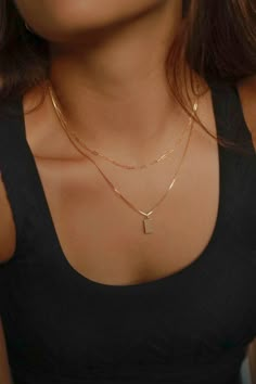 Gold Minimalist Jewelry, Dainty Gold Necklace, Necklace Layering, Minimal Jewelry, Jewelry Lookbook, Layered Jewelry, Necklace Charm