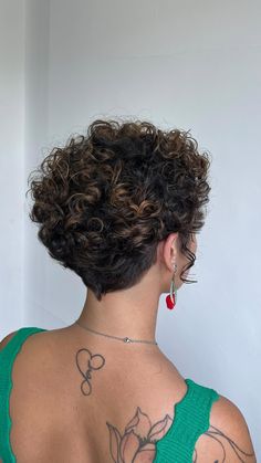 Pixie For Curly Hair, Pixie Cut For Curly Hair, Pixie Curly Hair, Pixie Haircut Curly, Curled Pixie, Curly Pixie Cut, Short Wavy Haircuts, Short Natural Curly Hair, Curly Pixie Hairstyles