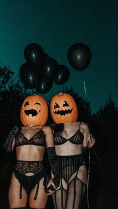 Pumpkin Shoot, Haunting Photography, Fotos Halloween, Bestie Shoot, Spooky Photoshoot, Spooky Shoot, Halloween Lingerie, Halloween Photo Shoot, Halloween Pin Up