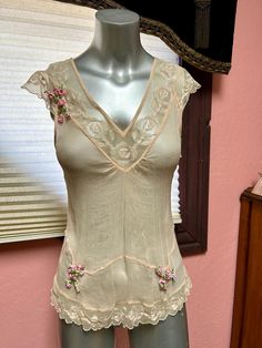 Lovely vintage camisole top. Ideal with jeans or a summer skirt. Feminine floral rose appliqués and embroidered trim. Side is small-medium. Overall nice wearable condition. Vintage Camisole, Ribbon Rose, Clothing Pieces, Nice Clothes, Embroidered Trim, 90s Outfit, Ribbon Roses, Pretty Clothes, Summer Skirts