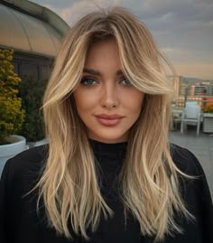 Stylish Medium-to-Long Bronde Shag Winter Haircut, Haircut For Square Face, 70s Hair, Bangs With Medium Hair, Long Hair With Bangs, Medium Hair Cuts, Long Hair Cuts