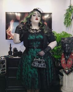 Voodoo Vixen Penny Dress 1950's Green Retro Taffeta & Lace Keyhole Vintage | eBay Vintage Halloween Party Dress, Vintage Halloween Evening Dress, Vintage Formal Dress For Halloween, Green Retro, 1950s Dress, Lace Overlay, Sweetheart Neckline, Penny, Tumblr