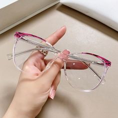 Glasses Accessories Jewelry, Aesthetic Specs Frames Women, Classy Glasses Women, Glasses Ideas For Women, Cute Glasses Frames For Round Faces, Pretty Glasses Frames, Cute Glasses Frames For Women, Cute Glasses Aesthetic, Types Of Glasses Frames