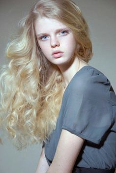 Point Cut Hair, The Golden Lady, Blonde Hair Pale Skin, Hair Pale Skin, Golden Blonde Hair, Skandinavian Fashion, Long Layered Hair, Long Hair Women, Women's Hair