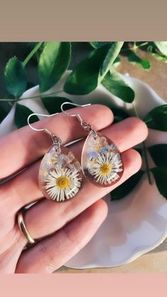 🌿These wildflower earrings made from little blue forget-me-not flowers and chamomile and eco friendly jewerly epoxy resin. I grow up these flowers in my garden with very big love and carefully dry them. They are Absolutely look like fresh, right? All of them i grew in my garden this summer. 🌿DESCRIPTION * Flower: Forget-me-not and chamomile * Metal: Hypoallergenic stainless steel * Pendant Size: 25mm * Length of Earring : 40mm 🌿Items will come packaged in a beautiful gift box, ready for gifti Wildflower Earrings, Epoxy Earrings, Real Flower Earrings, Flowers Earrings, Earrings Resin, Resin Earrings, Stainless Steel Pendant, Gifts For Nature Lovers, Forget Me Not