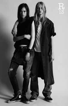 Grunge Editorial, Tomboy Look, Grunge Chic, Two Models, Denim Wear, Film Inspiration, Tomboy Fashion, Edgy Outfits, Character Outfits