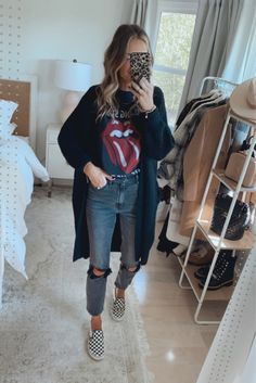 Leggings With Long Tops Outfit, Mom Vans Outfit, Checked Vans Outfit, All Black Vans Outfit, School Pickup Outfit, Midwest Outfits, Cosmetology Outfits, Edgy Mom Outfits, Chucks Outfit