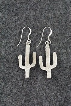 These turquoise and sterling silver cactus-shaped earrings were made by Navajo silversmith Sylvia Chee.Length: 1 3/4"Width: 3/4"Free shipping on all orders! We ship with USPS and always include tracking. All orders ship within a day of payment.Returns are accepted up to 30 days after you receive your order. Just send us a message. Our shop offers cash back or store credit. The item must be returned in new condition. White Buffalo, Pearl Chain, Turquoise Sterling Silver, White Vintage, Sterling Silver Earrings, Silver Earrings, Jewelry Gifts, Ring Size, Hair Accessories