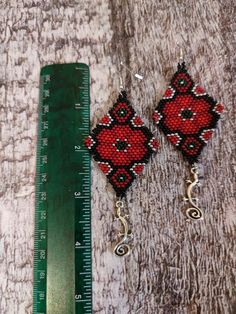 Red Beaded Earrings, Red Bead Earrings, Native Earrings, Red Flower Earrings, Beaded Earrings Native, Weaving Ideas, Flowers Earrings, Beaded Earrings Diy, Flower Red