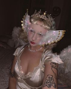 Aesthetic Angel Halloween Costumes, Esoteric Halloween Costume, Angel Grunge Aesthetic Outfits, Y2k Angel Costume, White Hair Halloween Costume Ideas, Angel Ideas Halloween, Ethereal Costume Ideas, Cherub Halloween Costume