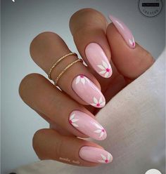 Daisy Nail Art, Unghie Sfumate, Cute Pink Nails, Baby Pink Nails, Light Pink Nails, Daisy Nails, Pink Nail Art, Almond Nails Designs, Pink Nail Designs