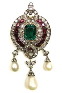 Handmade Item Silver weight: 23.450 Grams Recycling: No Gemstone: American Diamond (zircon), Ruby, Pearl & Emerald Diamond weight: 7.11 ct Diamond shape: Round Diamond Colure: white Ruby weight: 5.67 ct Emerald weight: 8.34 ct Pearl weight: 12.90 ct Pearl, Ruby & Emerald: Lab created Material: Silver Silver purity: 925 Brooch Finished: Oxidized Black & Gold plated Multi-stone Diamond Brooches, Elegant Multi-stone Oval Brooches, Fine Jewelry Diamond Multi-stone Brooches, Elegant Oval Multi-stone Brooches, Elegant Multi-stone Oval Brooch, Fine Jewelry Diamond Multi-stone Brooch, Diamond Multi-stone Brooches In Fine Jewelry Style, Ornate Diamond Brooches For Anniversary, Ornate Diamond Brooch For Anniversary