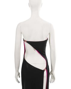 For Sale on 1stDibs - Archival Gianni Versace strapless evening dress crafted from black wet-look stretch jersey, complemented by a vibrant hot pink lining. This exquisite dress Black Halter Neck Strapless Dress For Night Out, Pink Bodycon Strapless Dress For Evening, Black Strapless Bandeau Dress For Club, Black Strapless Backless Evening Dress, Pink Stretch Strapless Dress For Club, Goth Wardrobe, Strapless Evening Dress, Dress Crafts, Wet Look