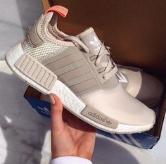 😍😍😍 Adidas Shoes Mens, Adidas Shoes Women, Athletic Fashion, Sneaker Head, Tennis Shoes, Cute Shoes, Adidas Shoes, Chuck Taylors