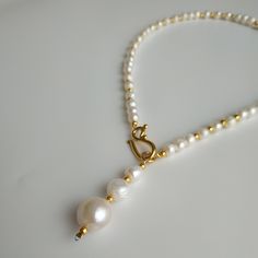 < Pendant Pearl Necklace with Gold Color Metallic Furniture > Very trendy and elegant combination. Necklace can be beautiful accent to any look! > Necklace length - 39 cm (15,3 in) With pendant - 44 cm (17,3 in) > Necklace weight - 20 gm V Neck Jewelry, Metallic Furniture, Pearl Necklace With Gold, Pearls Wedding, Neck Jewellery, Jewellery Ideas, Summer Necklace, Handmade Jewelry Diy, Pearl Pendant Necklace